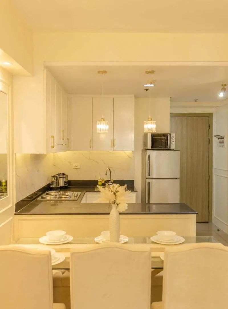 Shore 2BR De Luxe Suite, Mall of Asia Manila