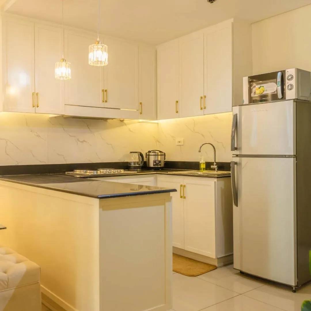 Shore 2BR De Luxe Suite, Mall of Asia Manila 0*,  Filippinerna