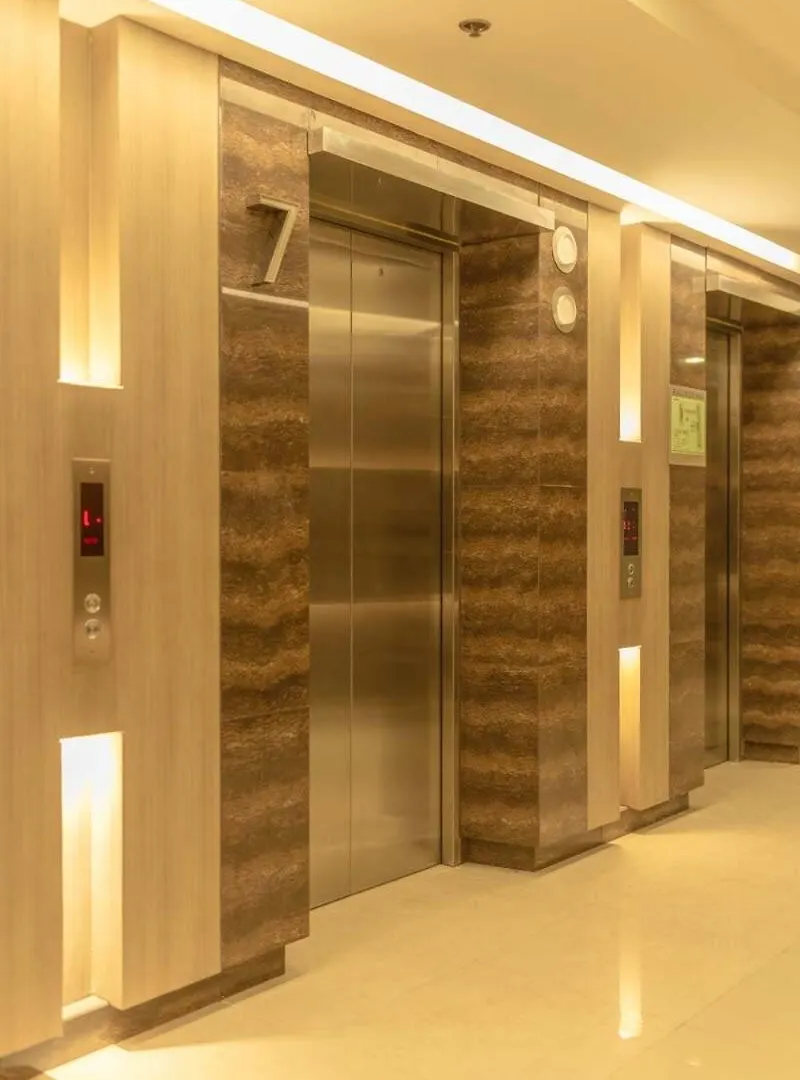 Shore 2BR De Luxe Suite, Mall of Asia Manila