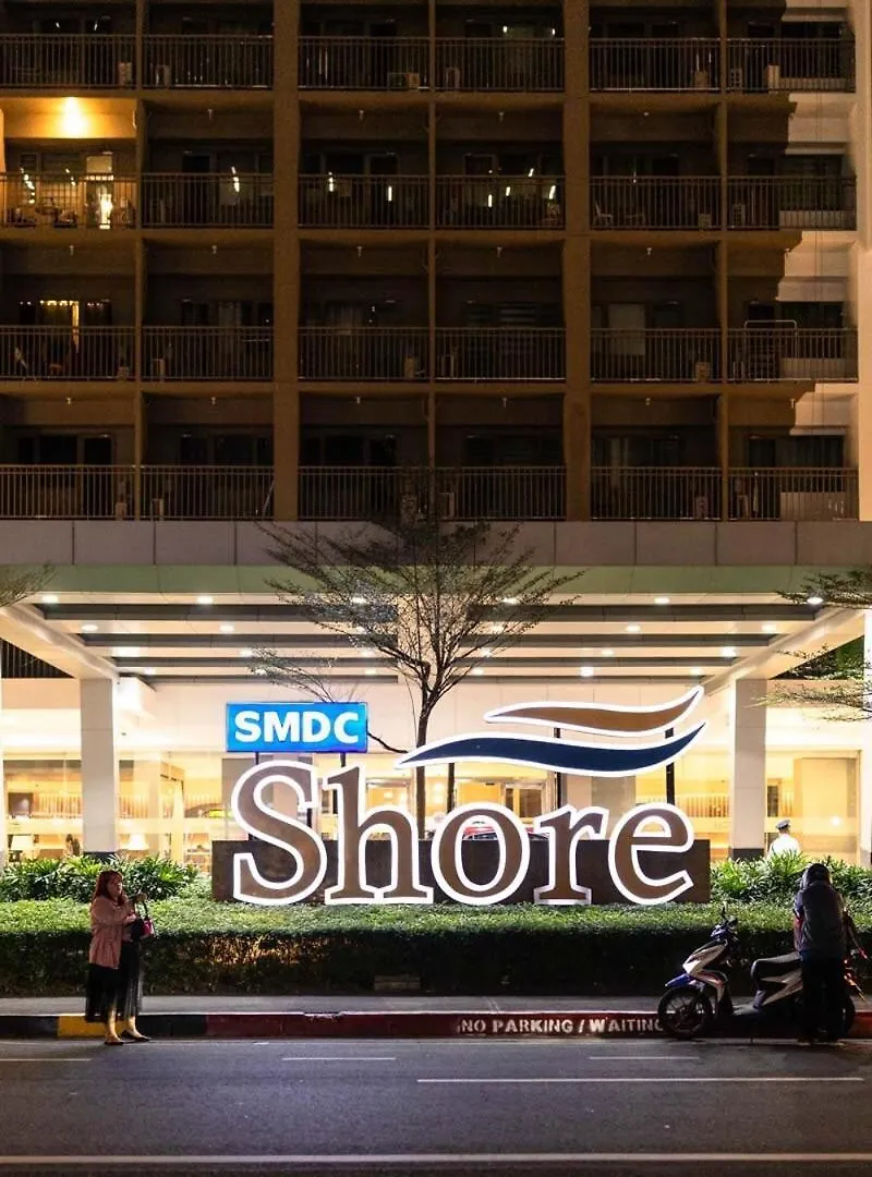 Shore 2BR De Luxe Suite, Mall of Asia Manila