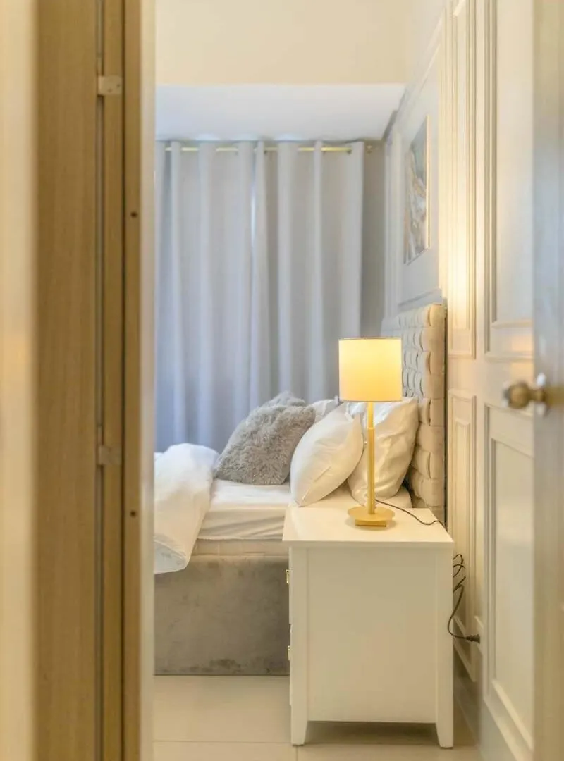 Shore 2BR De Luxe Suite, Mall of Asia Manila Philippines